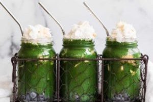 green-spirulina-smoothie-featured-1